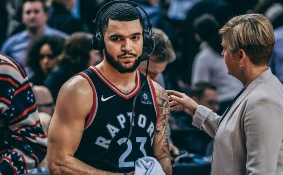 她在空中所 她在空中所