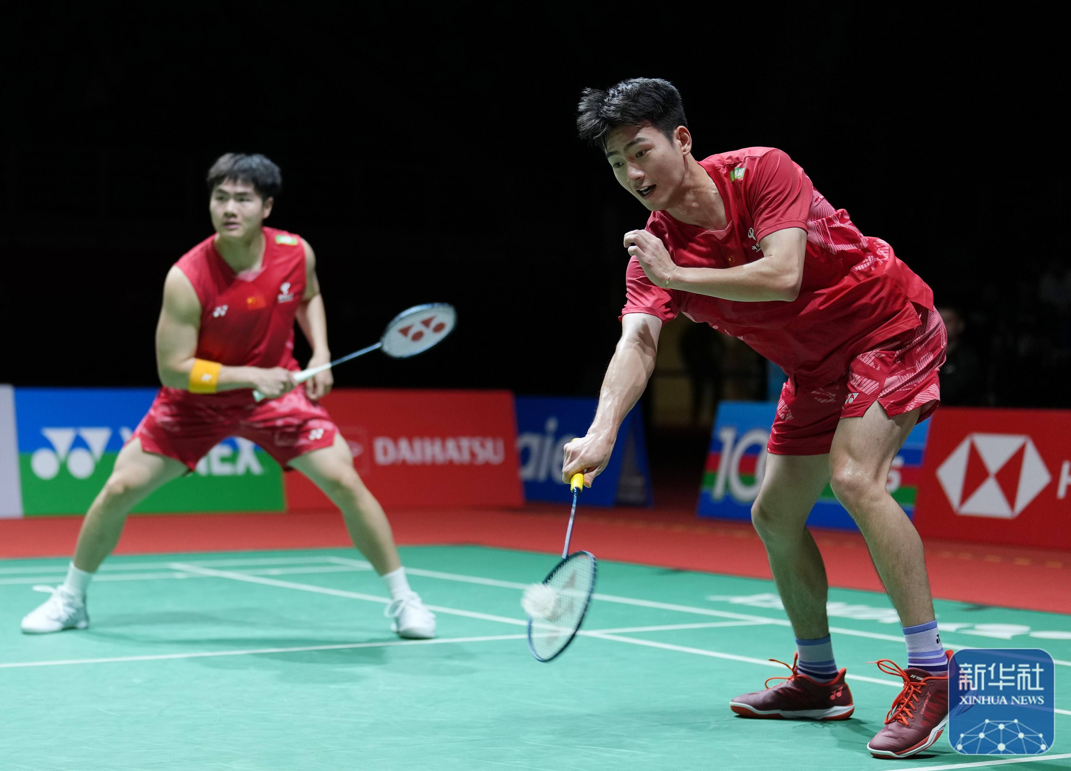 部联系在一 部联系在一